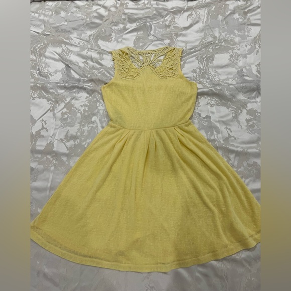 Vero Moda Dress with Crochet Lace in the Back - Picture 3 of 3